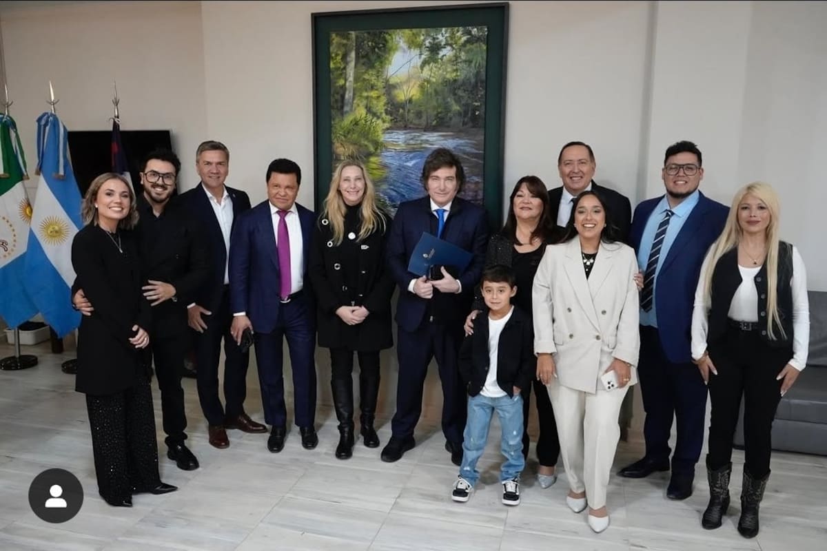 Los hermanos Milei, con los pastores Guillermo Maldonado y Jorge Ledesma, y el gobernador Leandro Zdero