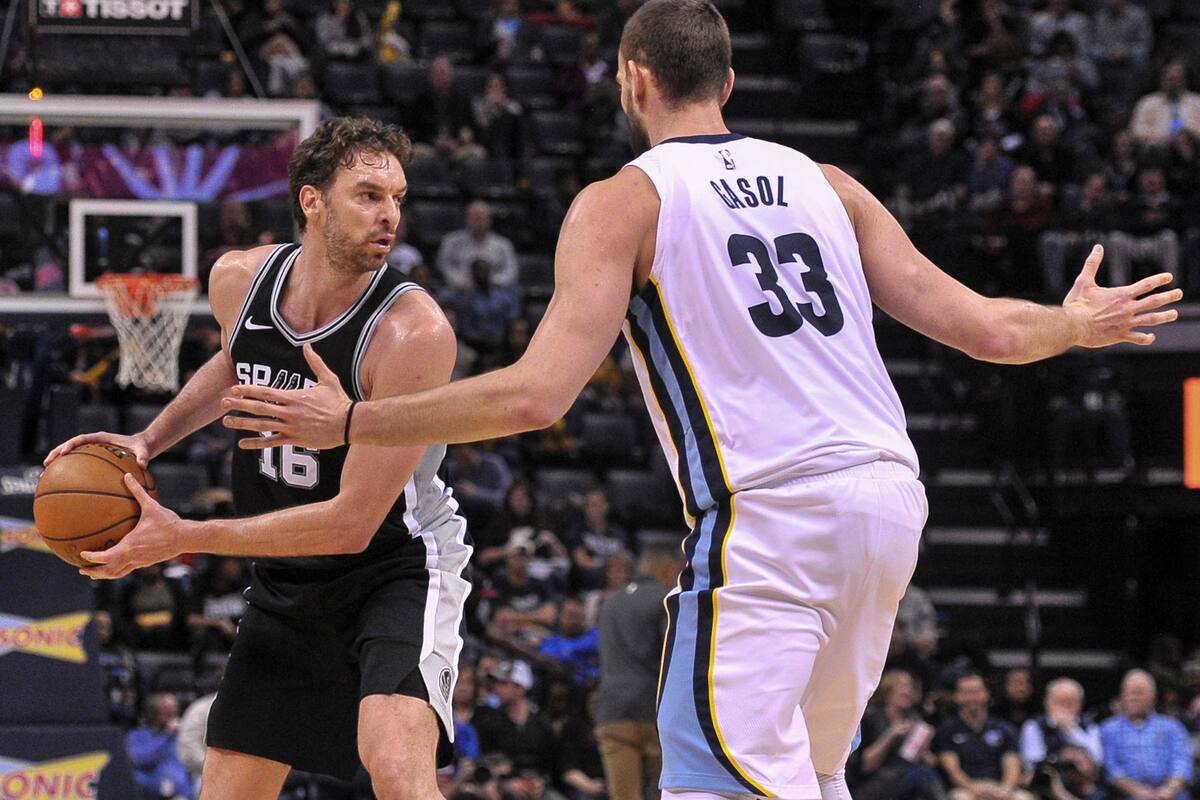 Los hermanos Pau y Marc Gasol enfrentados en un partido que ganaron los Spurs