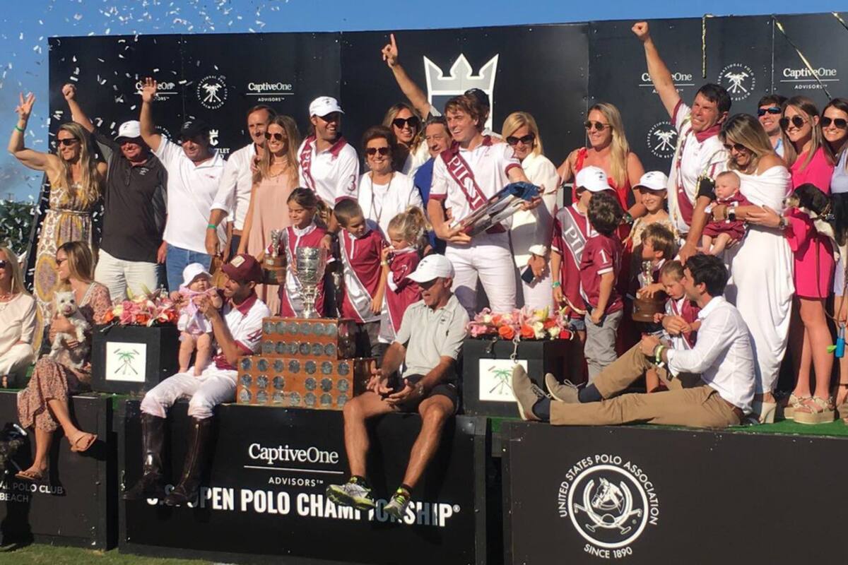 Los hermanos Pieres festejan en el podio el título del US Open y la Triple Corona americana
