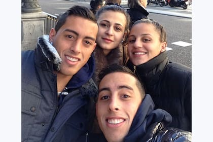 Los hermanos Rogelio y Ramiro Funes Mori adelante y las hermanas Jorgelina y Rocío Díaz, detrás. Todo queda en familia