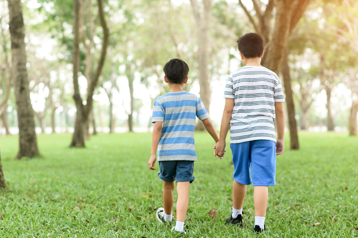 Los hermanos tienen 8 y 10 años