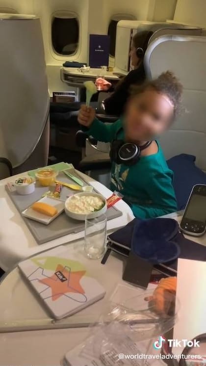 Los hijos de Alexis no viajaron en cabinas premium hasta que no alcanzaron los cuatro años de edad
