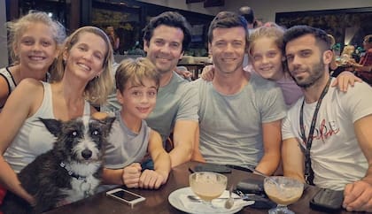 Los hijos de Eduardo Solari: Liz, Santiago, Esteban y David, en un encuentro familiar