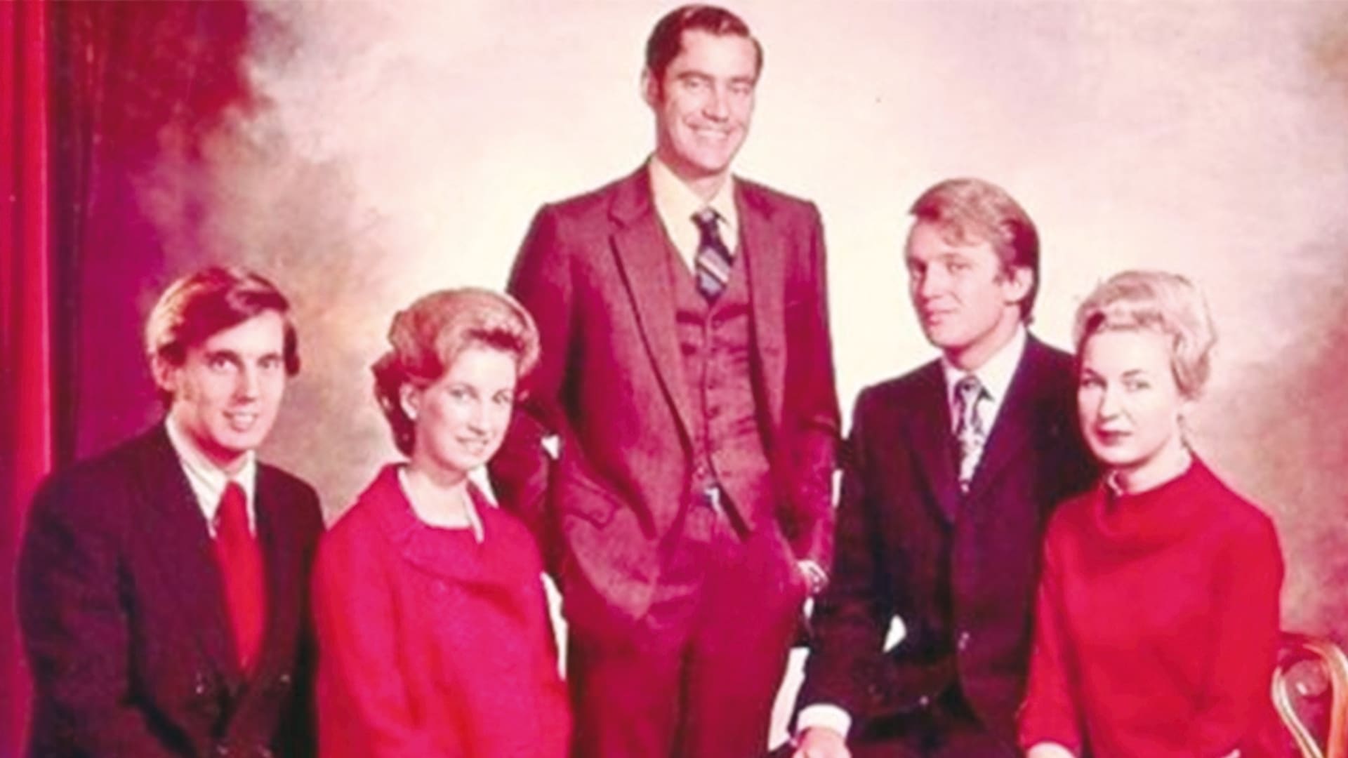Los hijos de Fred Trump y Mary Anne MacLeod: Robert, Elizabeth, Fred Jr, (a la izquierda) Donald y Maryanne