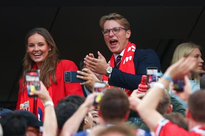Los hijos de los príncipes herederos –Haakon y Mette-Marit– aplaudieron el triunfo 3 a 2 de su selección contra Senegal