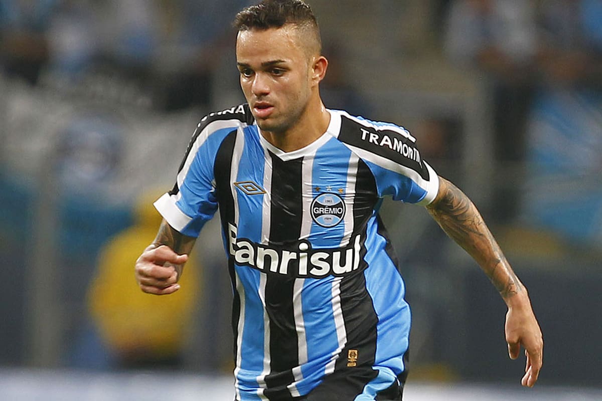 Los hinchas de Gremio recibieron al plantel en Buenos Aires