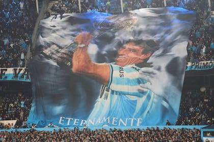 Los hinchas de Racing se sienten mayoritariamente identificados con Costas y agradecidos al director técnico, cuyo contrato concluirá a fin de este año.