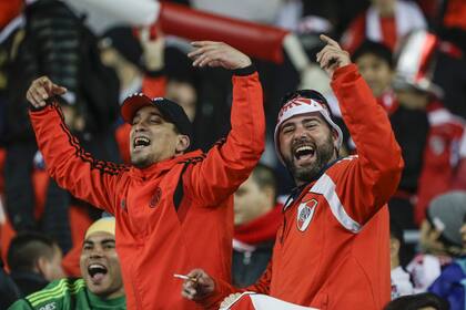 Los hinchas de River invadieron el estadio de Osaka