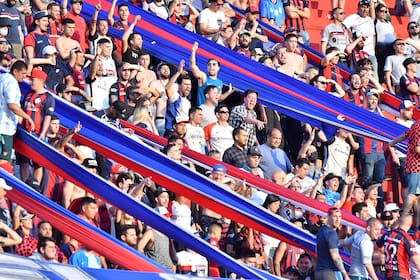 Los hinchas de San Lorenzo, muy enojados con el presente del club y ahora se viene el clásico con Huracán, en donde estarán de manera interina los entrenadores Monarriz y Di Leo