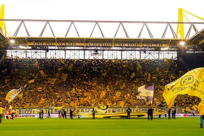 Los hinchas del Borussia Dortmund ofrecen en cada partidoun espectáculo muy colorido