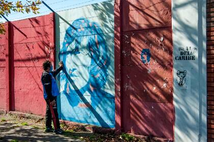 Uno de los tantos murales de Carlovich que se encuentran en las paredes del estadio Gabino Sosa de Central Córdoba