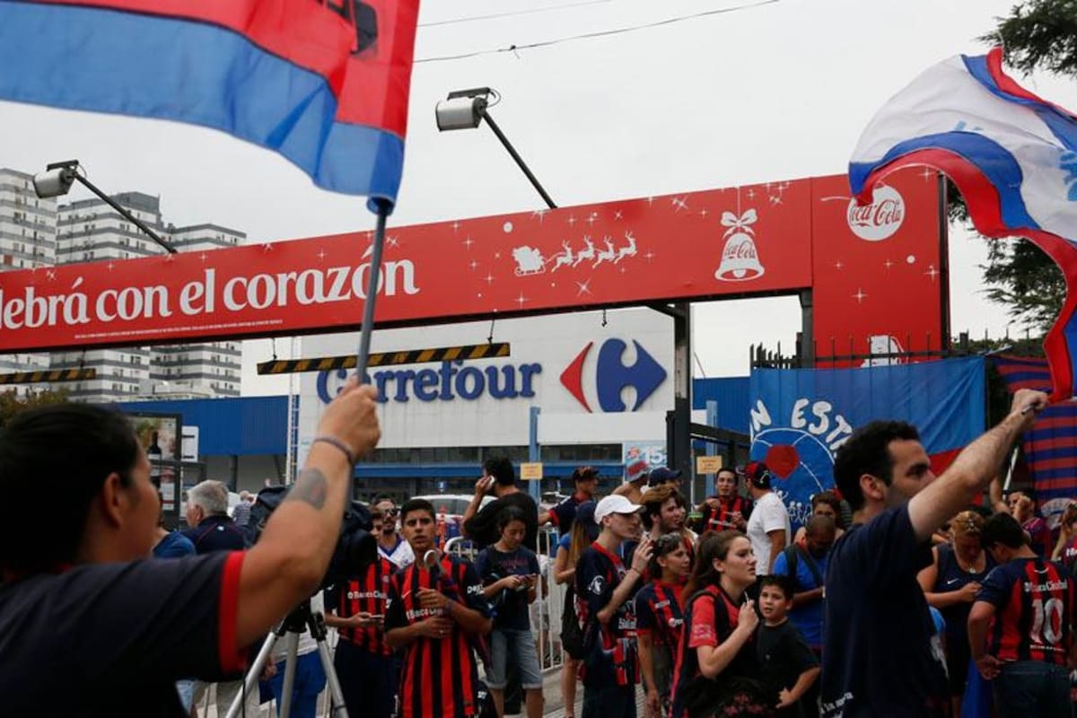 Los hinchas, en uno de los banderazos festejando la confirmación de la vuelta a Boedo