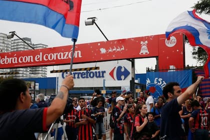 Los hinchas, en uno de los banderazos festejando la confirmación de la vuelta a Boedo