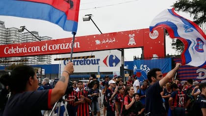 Los hinchas, en uno de los banderazos festejando la confirmación de la vuelta a Boedo