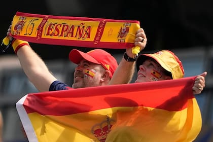 Los hinchas españoles copan Los Angeles Stadium