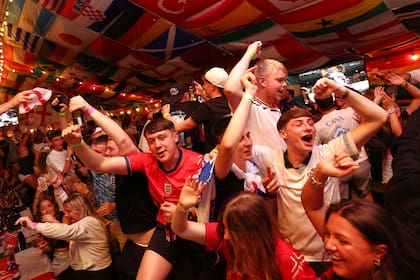 Los hinchas ingleses llegan a esta semifinal envalentonados por la trayectoria reciente de su equipo