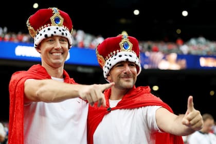 Los hinchas ingleses quieren la corona después de 60 años sin ganar la Copa (Photo by Buda Mendes / GETTY IMAGES NORTH AMERICA / Getty Images via AFP)