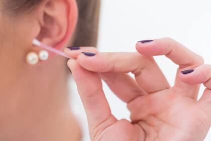 Los hisopos le hacen mal a tus oídos