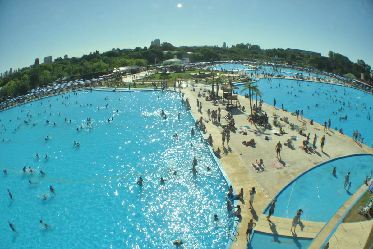 Los horarios y los precios de las piletas en Parque Norte este verano 2026