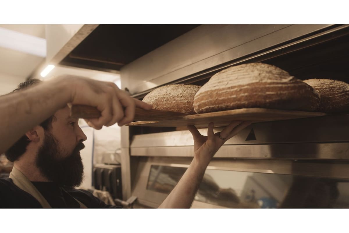 Los hornos profesionales para hacer pan tienen algunas funciones con las que en nuestras casas solo podemos soñar. Pero incluso los domésticos respetan las leyes de la termodinámica