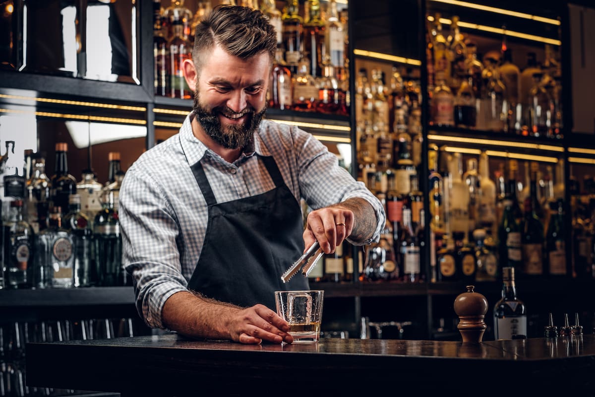 Los hoteles de lujo buscan personal temporario. Los puesto más requeridos son: mozos, cocineros y bartenders
