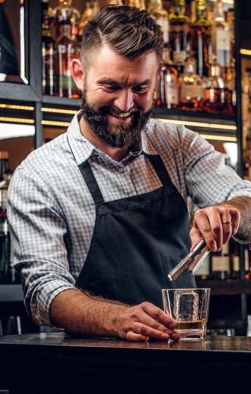 Los hoteles de lujo buscan personal temporario. Los puesto más requeridos son: mozos, cocineros y bartenders
