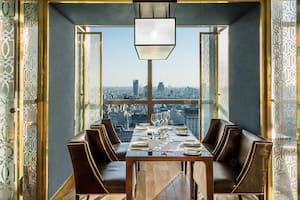Los hoteles porteños suben la apuesta de sus propuestas gastronómicas y ofrecen ambientes muy especiales para disfrutarlas. Como el piso 31 del Alvear Icon.