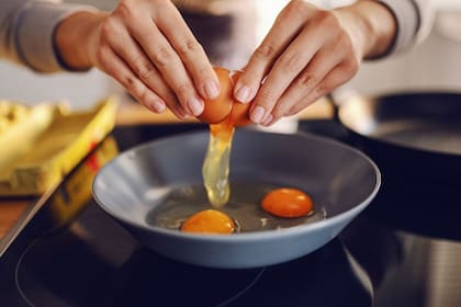 Los huevos pueden contener bacterias dañinas, como E. coli y Campylobacter