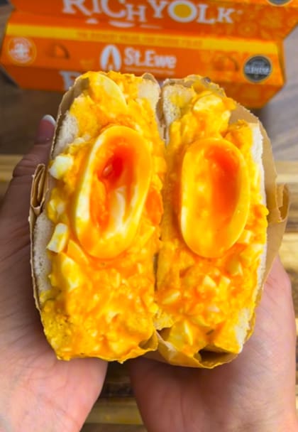 Los huevos tienen múltiples propiedades para el organismo (Captura: @sianalmond.cooks)