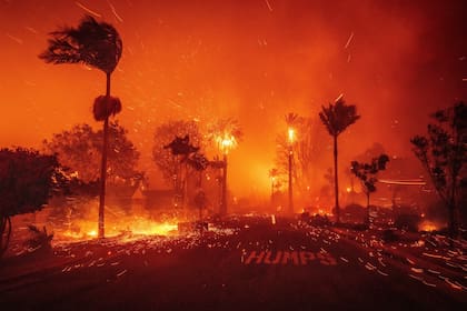 Los incendios en California durante enero de 2025 devastaron 16.000 estructuras