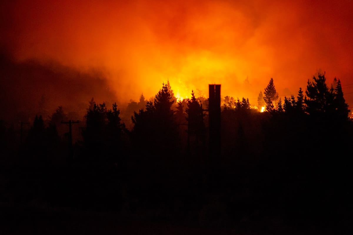 Los incendios en Epuyén continúan y el clima perjudica el control de las llamas