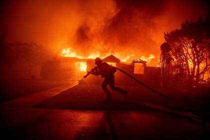 Los incendios en Los Ángeles provocaron que las aseguradoras de propiedades decidieran irse del estado