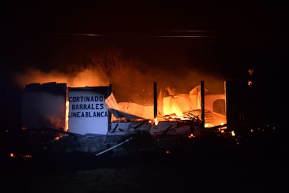 Los incendios forestales registrados en marzo último dejaron a cientos de familias sin sus viviendas en Chubut.