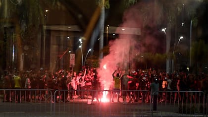 Los incidentes en la puerta del hotel de Independiente