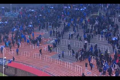 Los incidentes entre los hinchas de Godoy Cruz y la policía durante el partido ante San Lorenzo