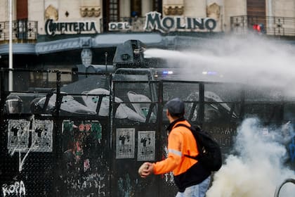Los incidentes se produjeron este jueves, mientras dentro del Congreso no hubo quórum para la sesión