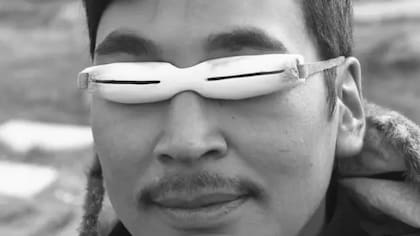 Los indígenas inventaron las gafas de sol para protegerse del reflejo del sol en la nieve