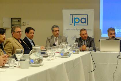 Los industriales reunidos en el Hotel Scala para presentar el Observatorio IPA