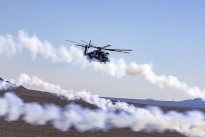 Los infantes de Marina realizaban un vuelo de entrentamiento de Nevada a California cuando perdieron comunicación con la torre de control