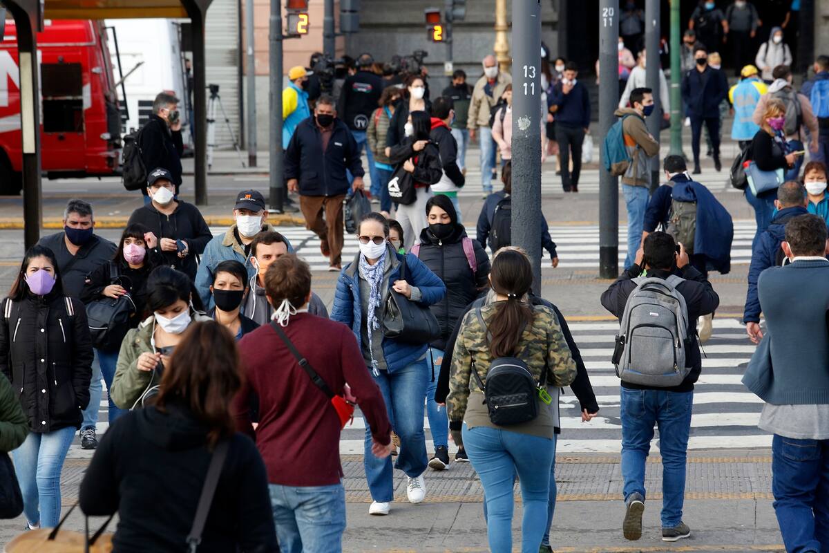 Los infectólogos consultados por LA NACION no respaldan la idea de impedir el tránsito interjurisdiccional en el Área Metropolitana de Buenos Aires por el avance del nuevo coronavirus