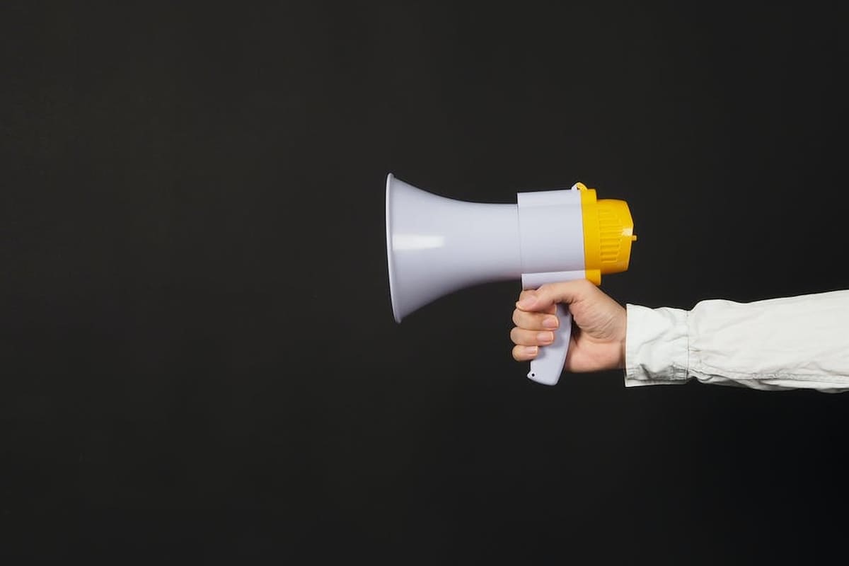 Los infrasonidos –o ruido negro– que emiten las máquinas que nos rodean cuando están en funcionamiento no se encuentran normalmente en la naturaleza. Su energía es absorbida por nuestros órganos internos y los efectos de dicha absorción son en gran parte desconocidos para la ciencia