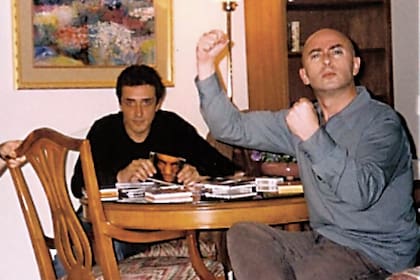 Los ingenieros Breuer y Herrera junto al Indio Solari, durante la masterización de Momo sampler en Nueva York