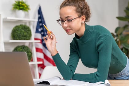 Los inmigrantes en EE.UU. pueden pedir las solicitudes de empleo en línea
