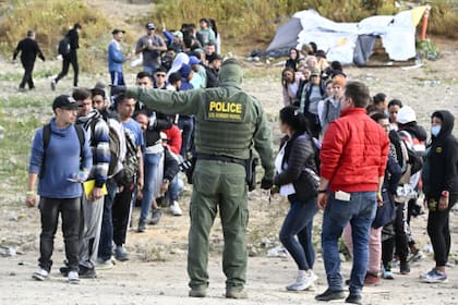 Los inmigrantes indocumentados se enfrentan a una realidad en Florida a partir del 1º de julio (archivo)