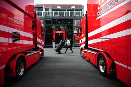 Los inmigrantes lograron ingresar dentro de los camiones de Ferrari