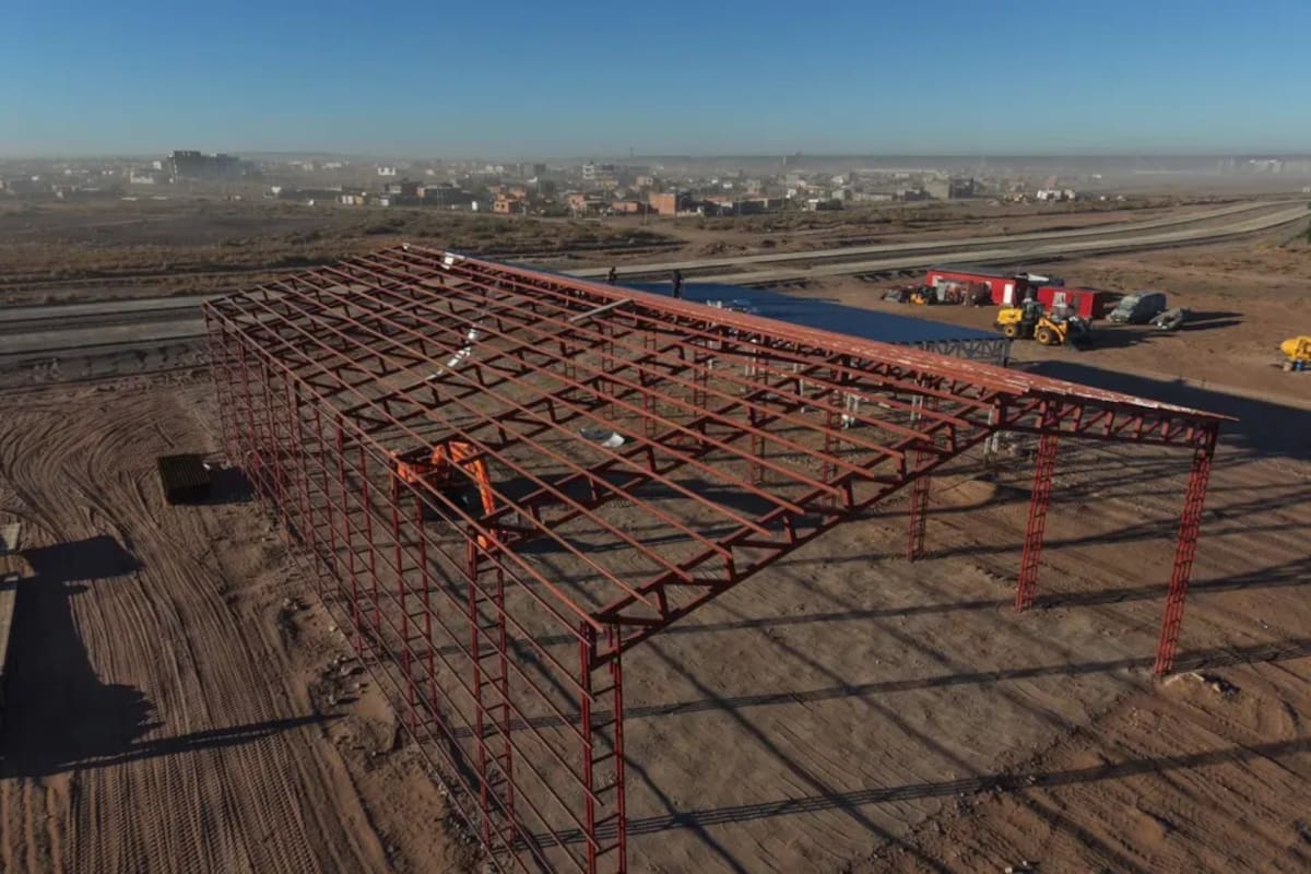 Los inspectores identificaron la construcción de naves industriales y galpones de primera línea.