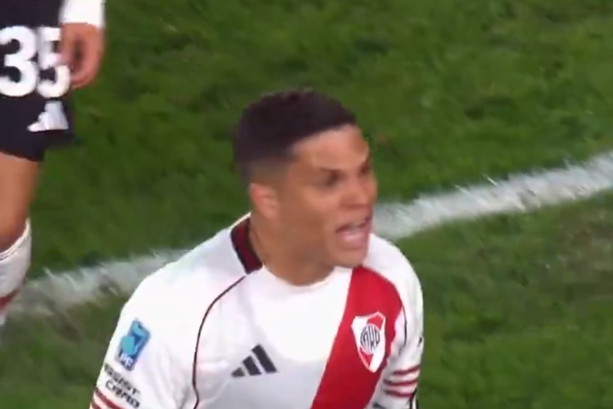 Los insultos de Juanfer Quintero a la tribuna tras el agónico empate 2 a 2 de River ante San Lorenzo