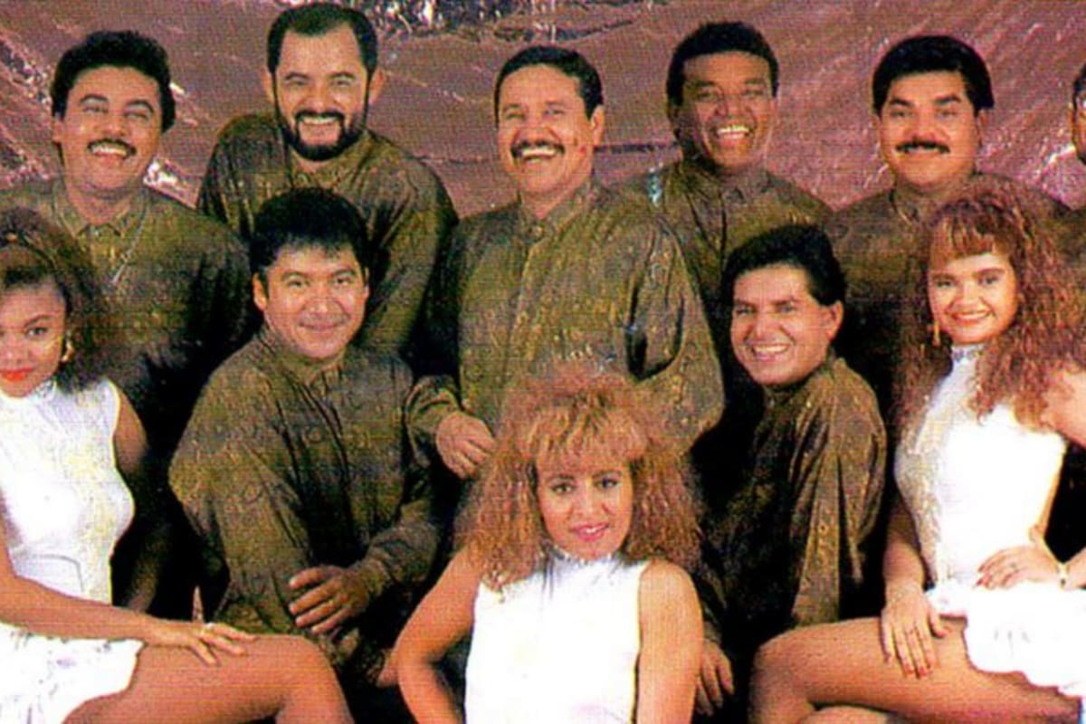 Los integrantes de la Banda Blanca, el grupo que popularizó "Sopa de caracol" en 1991