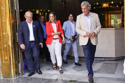 Los integrantes de la Mesa de Enlace a la salida de la reunión en el Ministerio de Economía