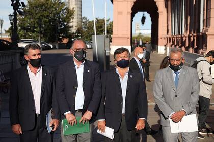 Los integrantes de la Mesa de Enlace se retiran de la Casa Rosada